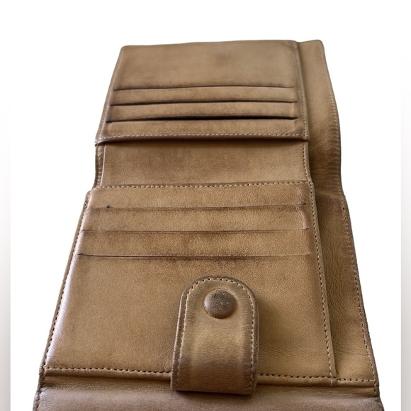 CHANEL Timeless Beige Caviar BiFold Wallet - Picture 15 of 17